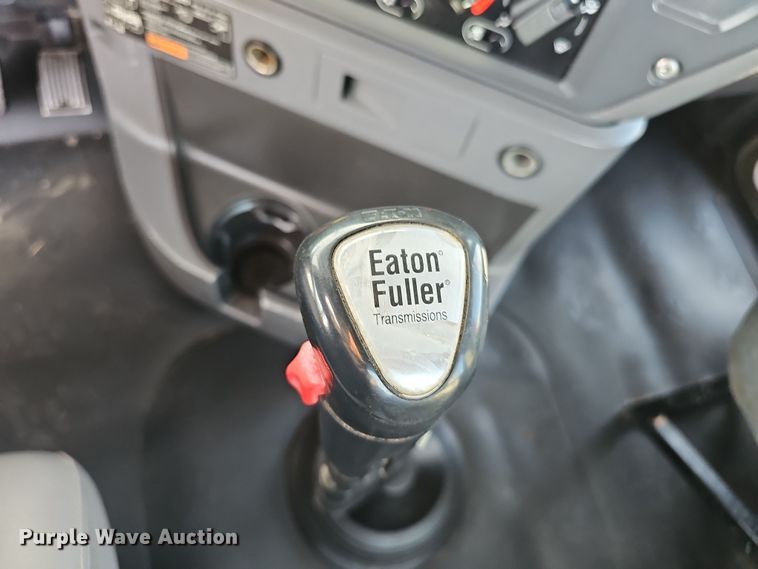 image for item DW3160 2008 Mack CHU613 semi truck