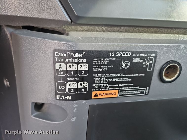 image for item DW3160 2008 Mack CHU613 semi truck