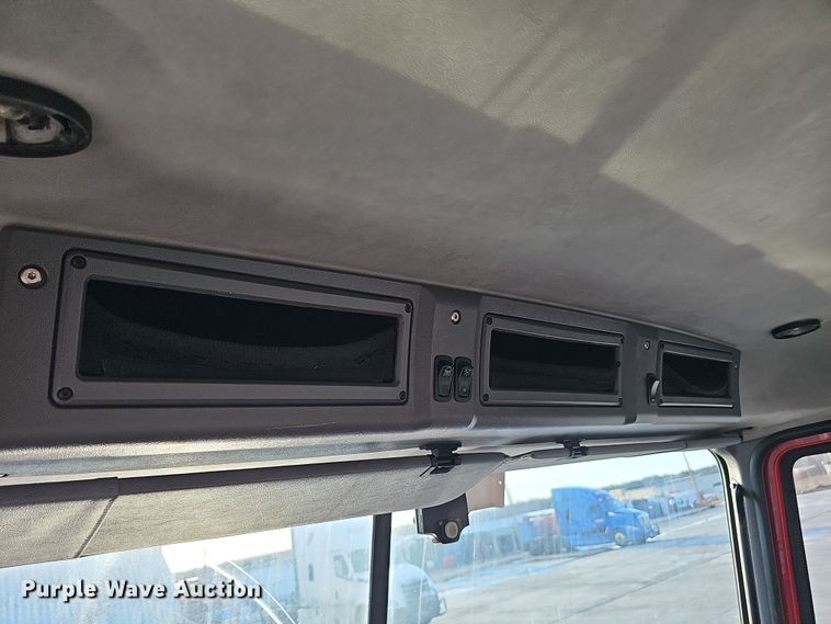 image for item DW3160 2008 Mack CHU613 semi truck