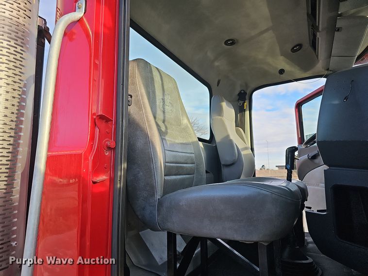 image for item DW3160 2008 Mack CHU613 semi truck