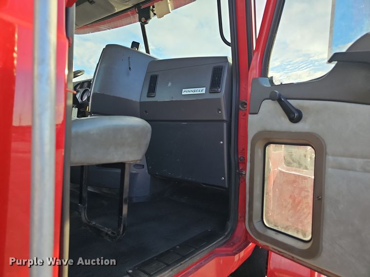 image for item DW3160 2008 Mack CHU613 semi truck