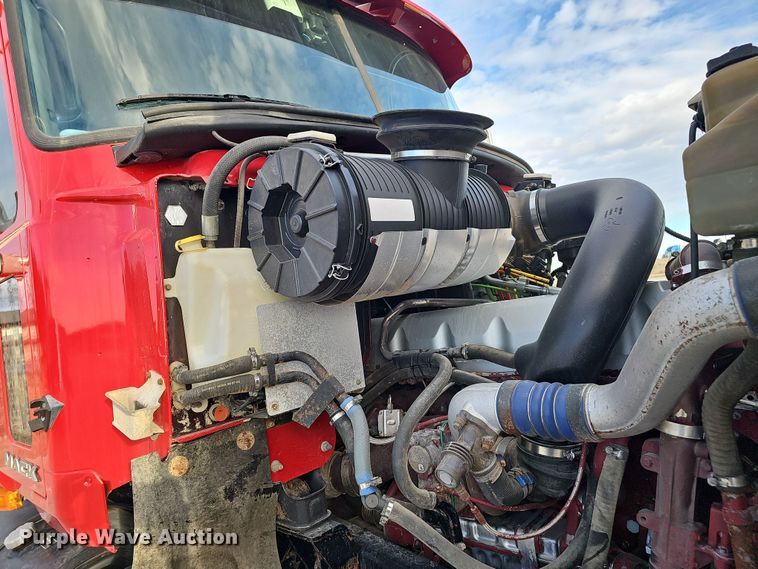 image for item DW3160 2008 Mack CHU613 semi truck