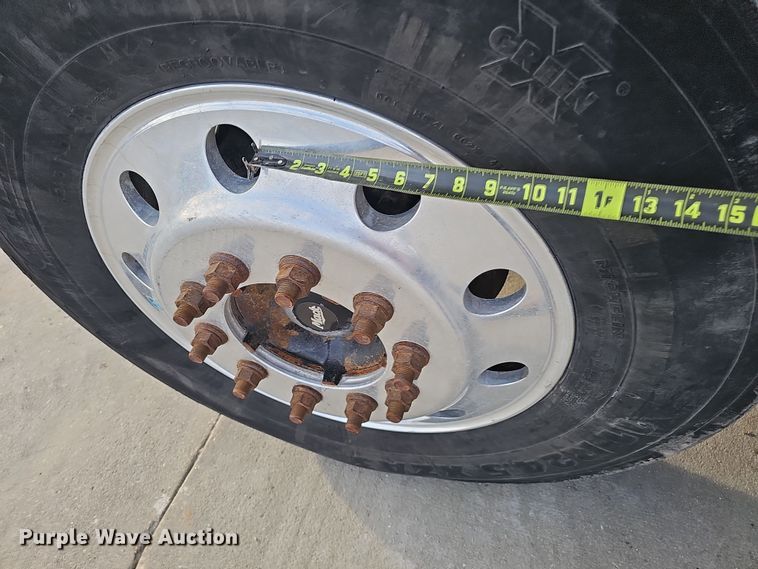 image for item DW3160 2008 Mack CHU613 semi truck