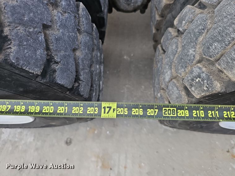 image for item DW3160 2008 Mack CHU613 semi truck