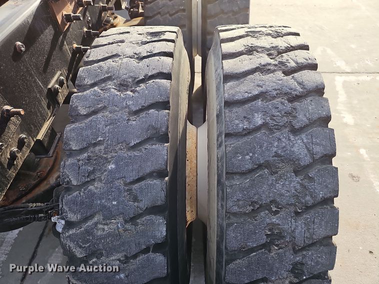 image for item DW3160 2008 Mack CHU613 semi truck