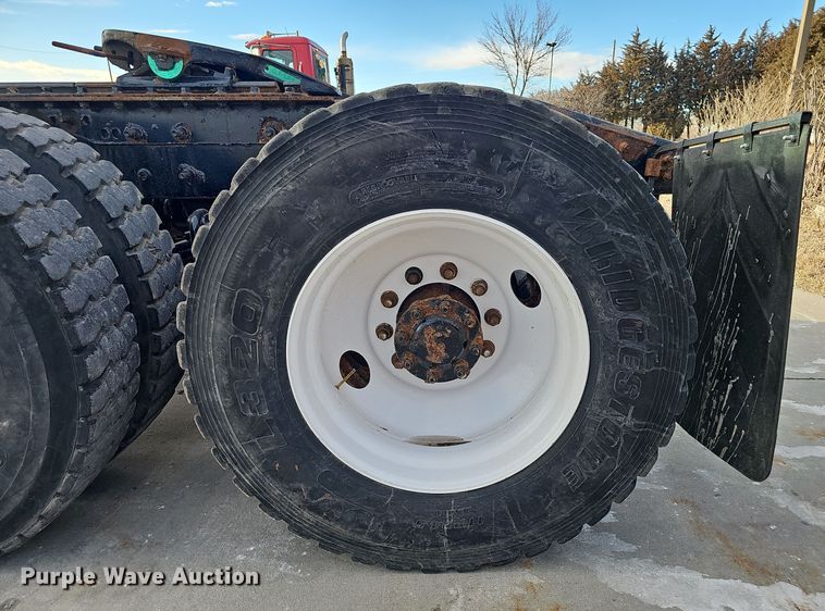 image for item DW3160 2008 Mack CHU613 semi truck