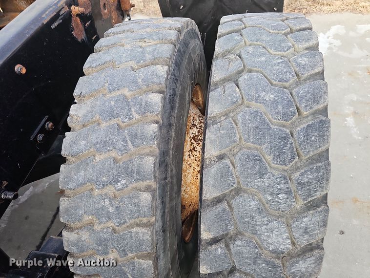 image for item DW3160 2008 Mack CHU613 semi truck