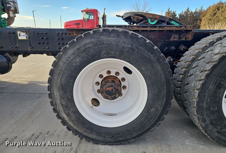 image for item DW3160 2008 Mack CHU613 semi truck