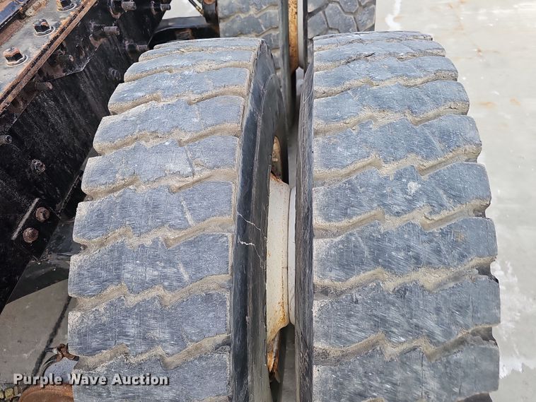 image for item DW3160 2008 Mack CHU613 semi truck