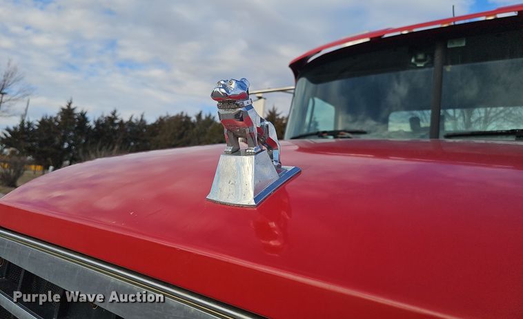 image for item DW3161 2008 Mack Pinnacle semi truck