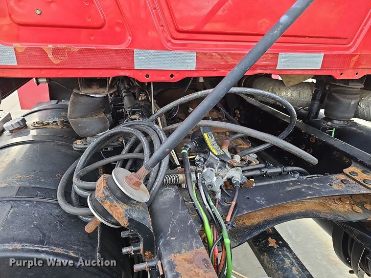 image for item DW3161 2008 Mack Pinnacle semi truck