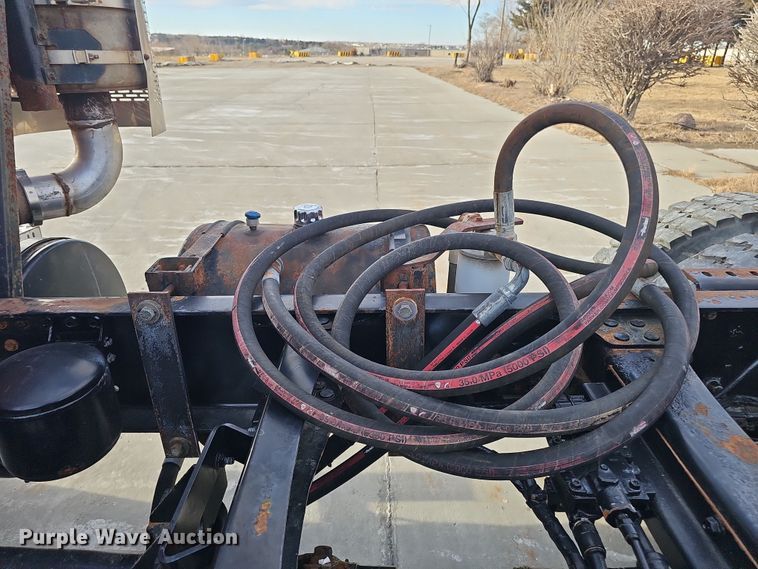 image for item DW3161 2008 Mack Pinnacle semi truck