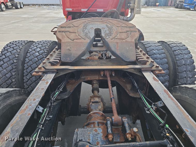 image for item DW3161 2008 Mack Pinnacle semi truck