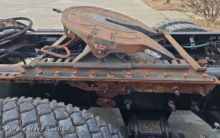 image for item DW3161 2008 Mack Pinnacle semi truck