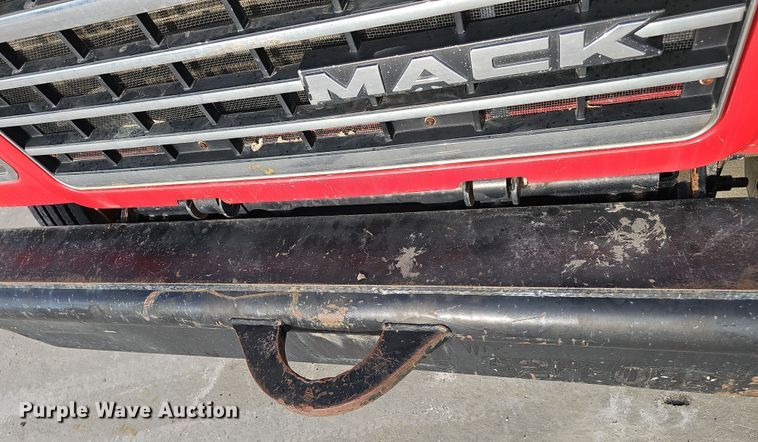 image for item DW3161 2008 Mack Pinnacle semi truck