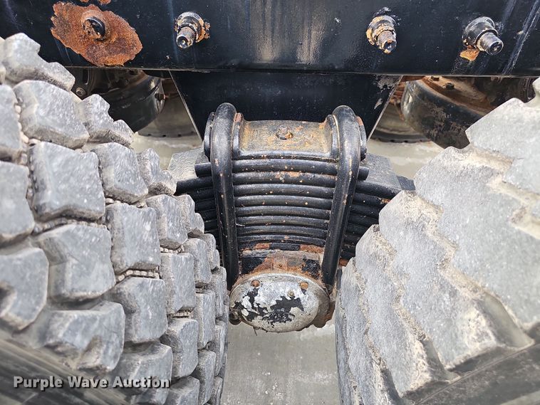 image for item DW3161 2008 Mack Pinnacle semi truck