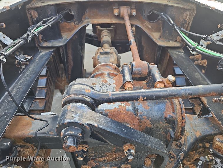 image for item DW3161 2008 Mack Pinnacle semi truck