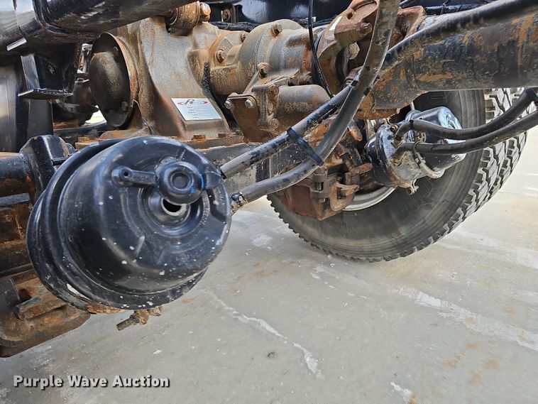 image for item DW3161 2008 Mack Pinnacle semi truck