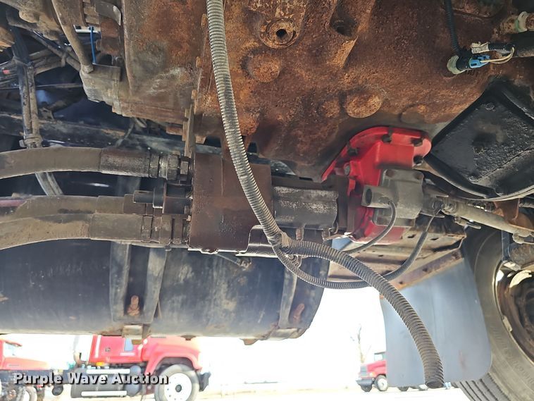 image for item DW3161 2008 Mack Pinnacle semi truck