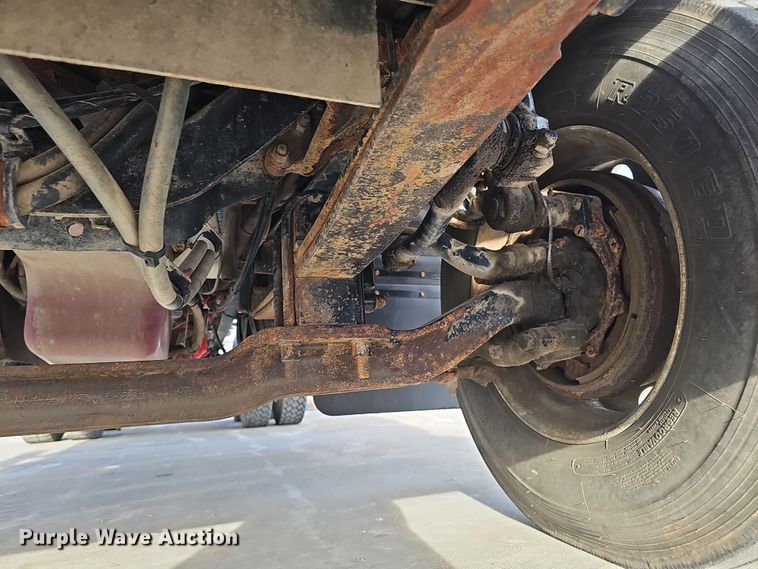 image for item DW3161 2008 Mack Pinnacle semi truck