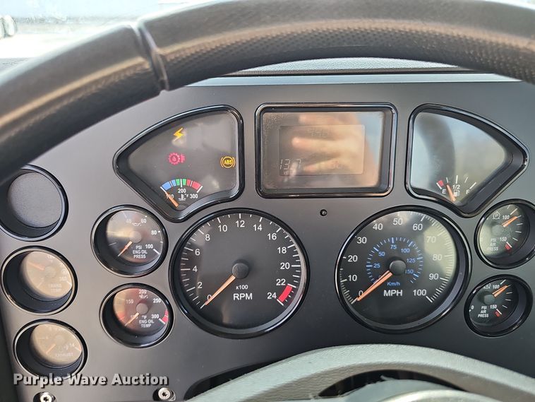 image for item DW3161 2008 Mack Pinnacle semi truck