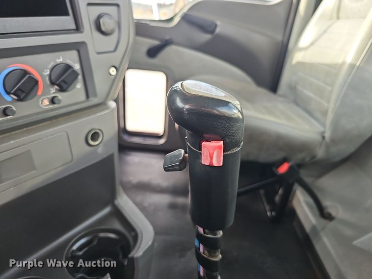 image for item DW3161 2008 Mack Pinnacle semi truck