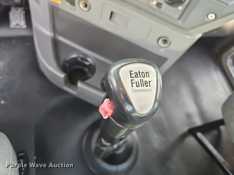 image for item DW3161 2008 Mack Pinnacle semi truck