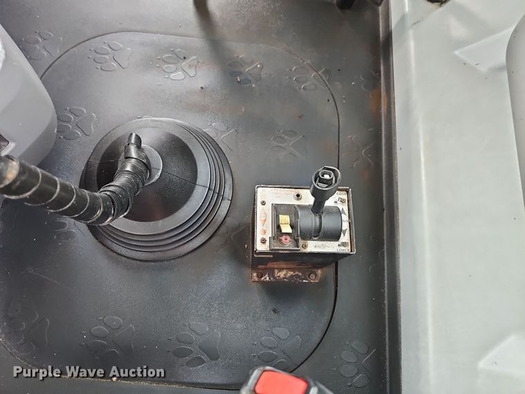 image for item DW3161 2008 Mack Pinnacle semi truck