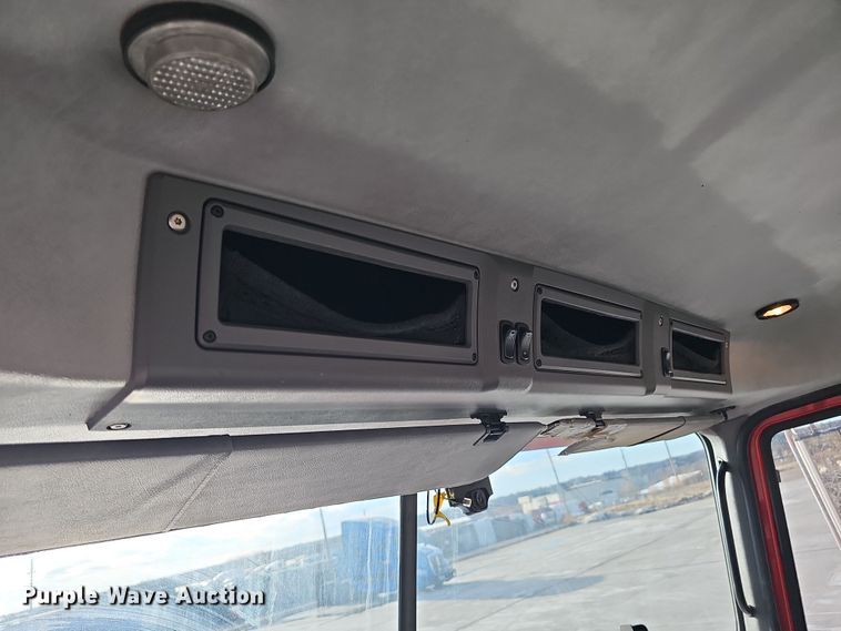 image for item DW3161 2008 Mack Pinnacle semi truck