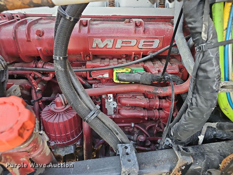 image for item DW3161 2008 Mack Pinnacle semi truck