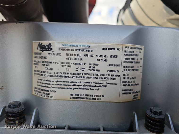 image for item DW3161 2008 Mack Pinnacle semi truck