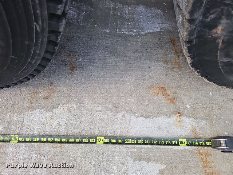 image for item DW3161 2008 Mack Pinnacle semi truck