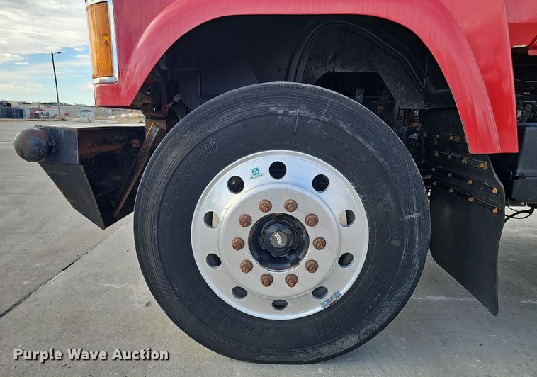 image for item DW3161 2008 Mack Pinnacle semi truck