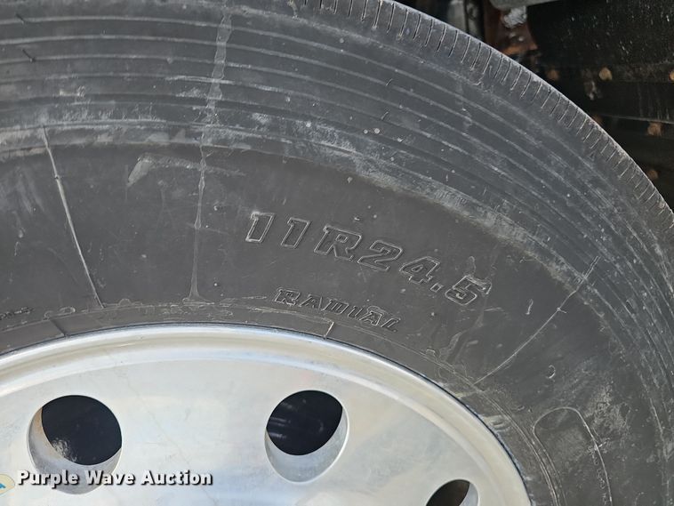 image for item DW3161 2008 Mack Pinnacle semi truck