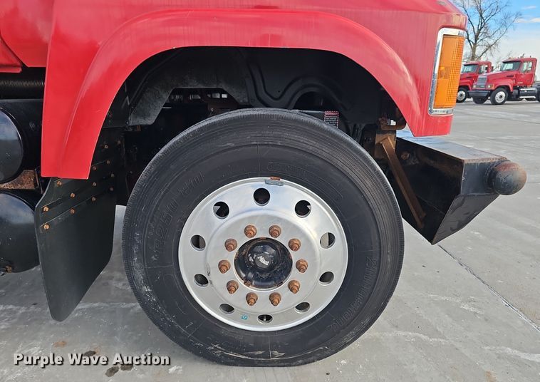 image for item DW3161 2008 Mack Pinnacle semi truck