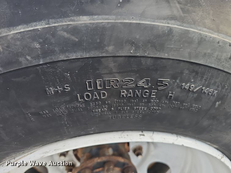 image for item DW3161 2008 Mack Pinnacle semi truck