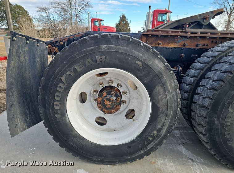 image for item DW3161 2008 Mack Pinnacle semi truck