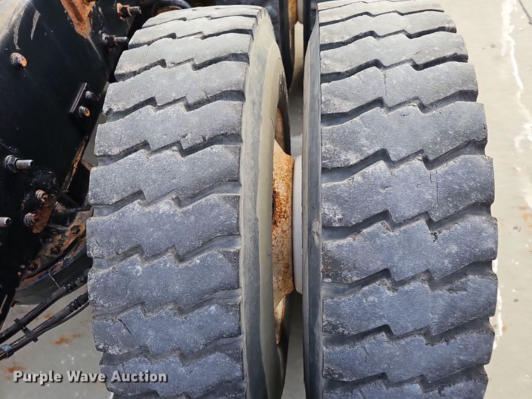 image for item DW3161 2008 Mack Pinnacle semi truck