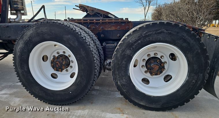 image for item DW3161 2008 Mack Pinnacle semi truck