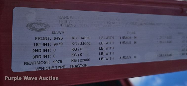 image for item DW3161 2008 Mack Pinnacle semi truck