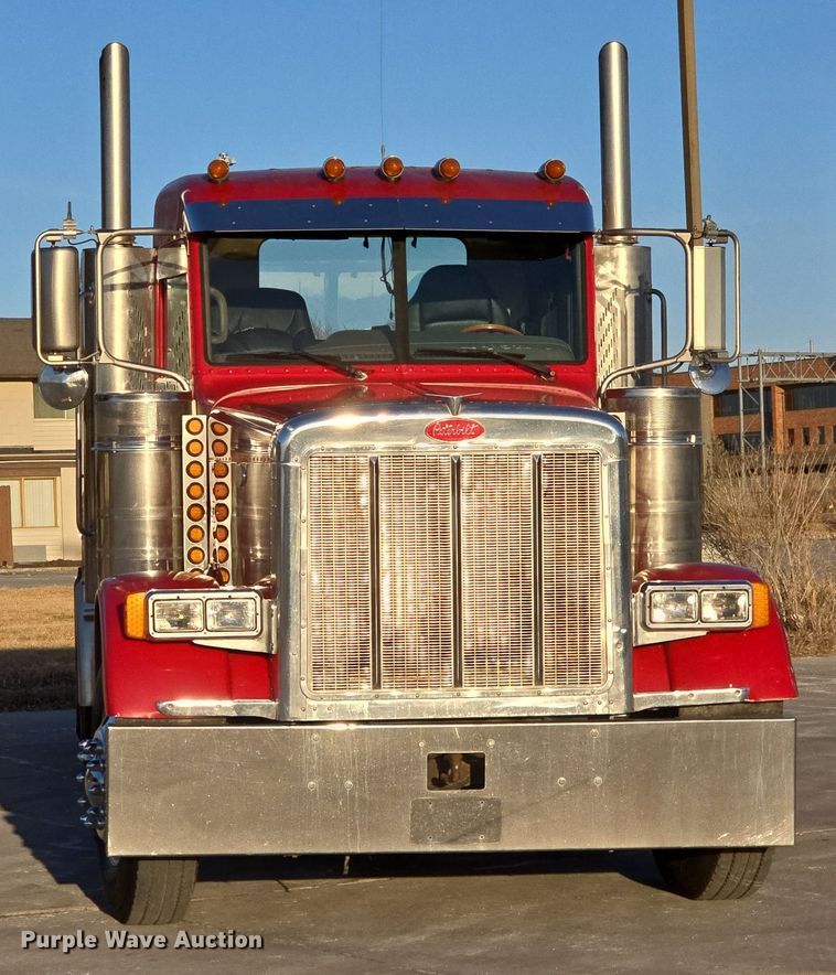 image for item DW3162 2006 Peterbilt 379 semi truck