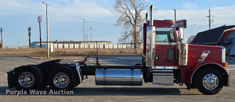 image for item DW3162 2006 Peterbilt 379 semi truck