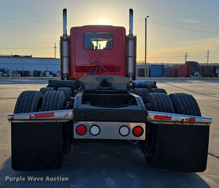 image for item DW3162 2006 Peterbilt 379 semi truck