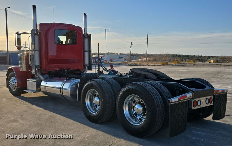 image for item DW3162 2006 Peterbilt 379 semi truck