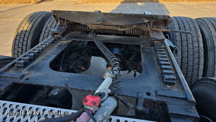 image for item DW3162 2006 Peterbilt 379 semi truck