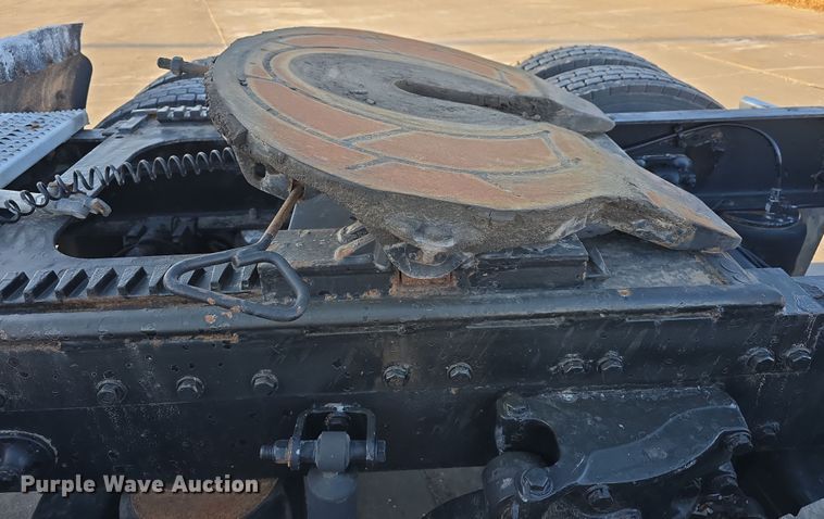 image for item DW3162 2006 Peterbilt 379 semi truck