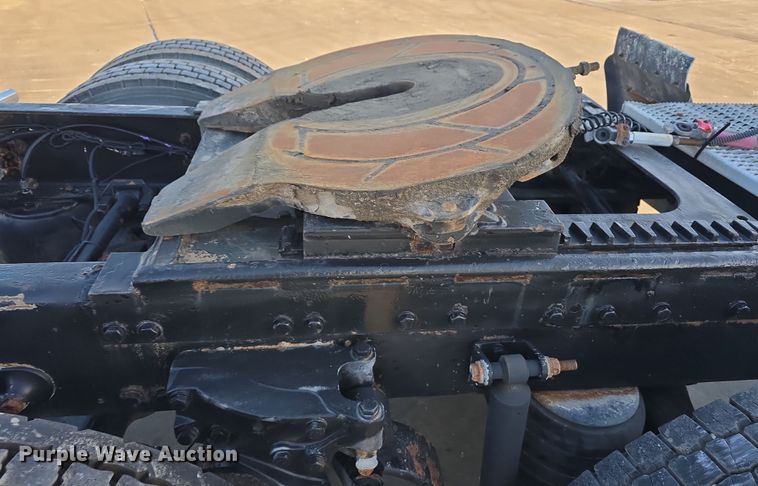 image for item DW3162 2006 Peterbilt 379 semi truck