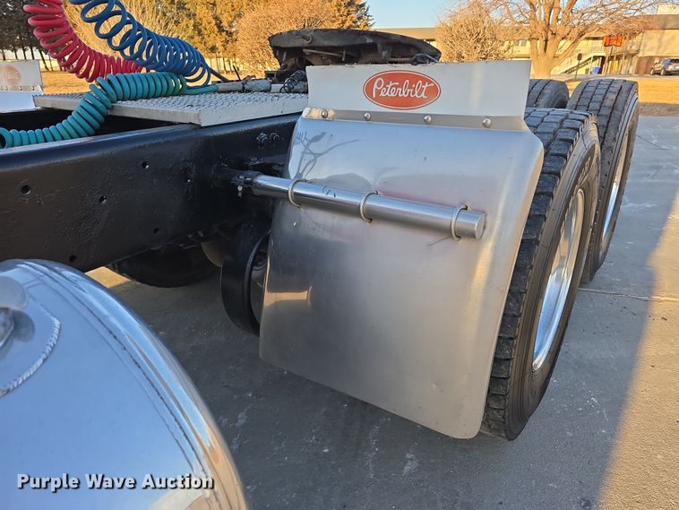 image for item DW3162 2006 Peterbilt 379 semi truck