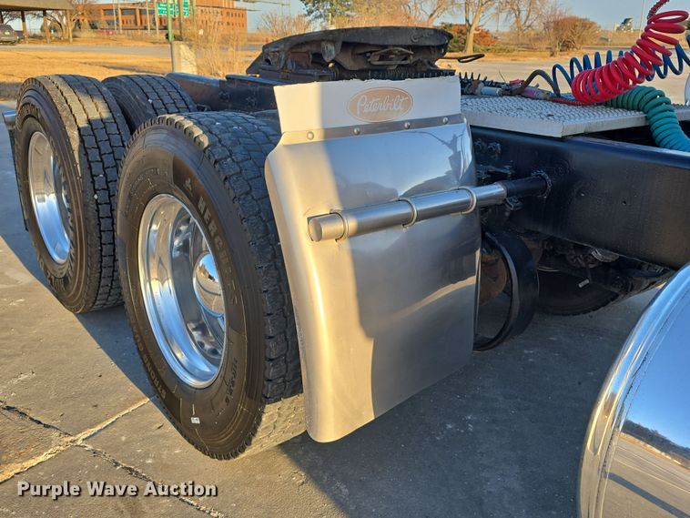 image for item DW3162 2006 Peterbilt 379 semi truck