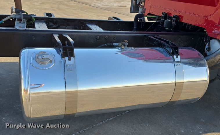 image for item DW3162 2006 Peterbilt 379 semi truck